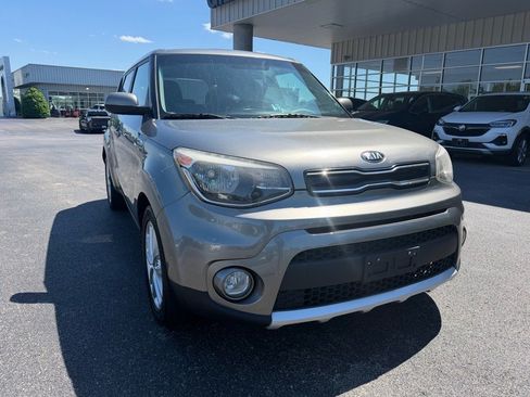 Used 2018 Kia Soul + FWD image 4