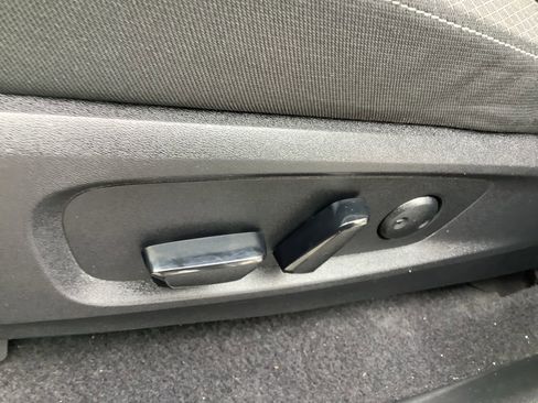 Used 2022 Nissan Pathfinder SV image 25