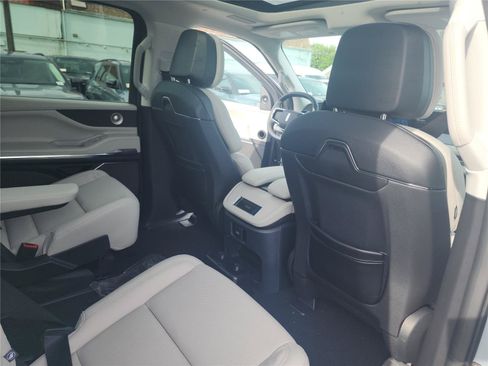 New 2026 Lincoln Navigator Reserve AWD/4WD image 24