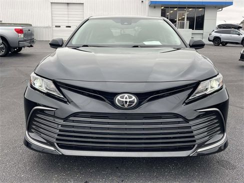 Used 2021 Toyota Camry LE image 7