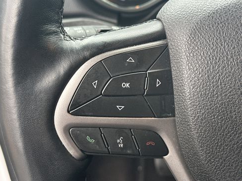 Used 2018 Jeep Grand Cherokee Altitude image 25