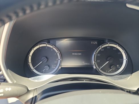 Used 2023 Toyota Highlander XLE FWD image 11