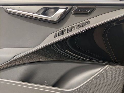 Used 2023 Kia Niro Wave image 24