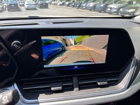 Used 2025 Chevrolet Trax LT FWD image 20