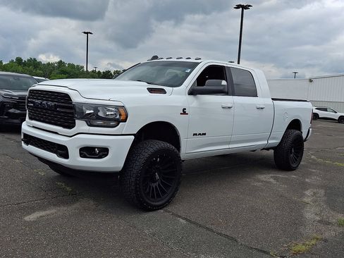 Used 2022 RAM 3500 Big Horn w/ Night Edition AWD/4WD image 6
