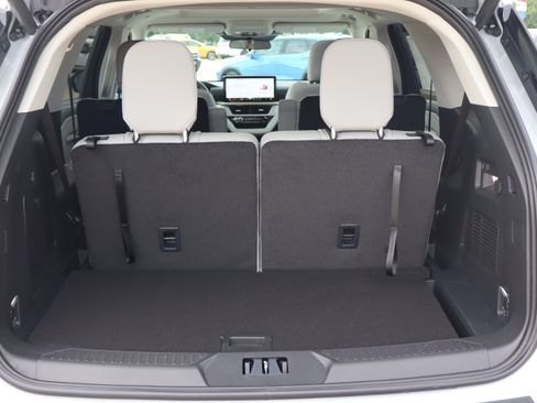 New 2026 Ford Explorer Active w/ Active Comfort Package AWD/4WD image 32