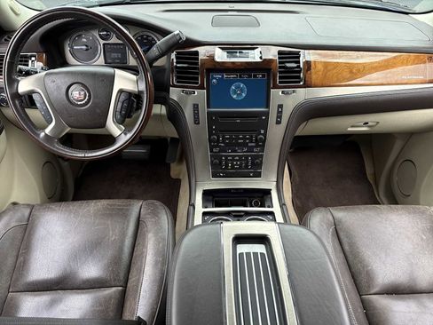 Used 2010 Cadillac Escalade ESV Platinum image 2