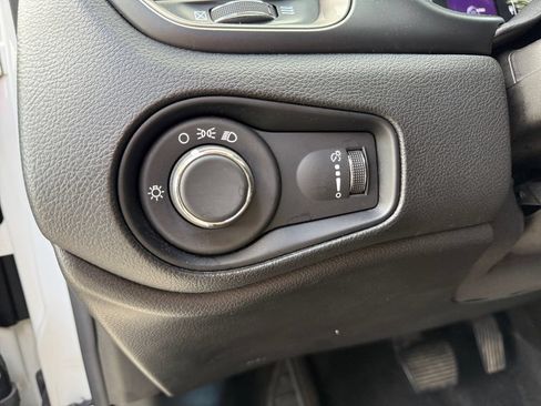 Used 2023 Jeep Renegade Latitude AWD/4WD image 27