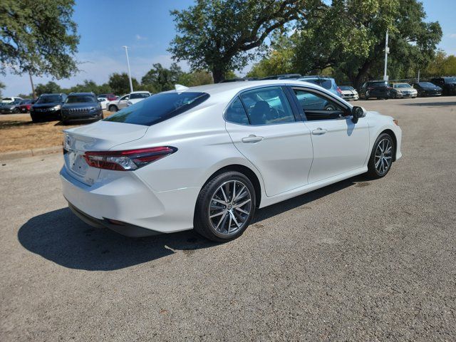 Used 2022 Toyota Camry XLE w/ Cold Weather Package FWD image 5