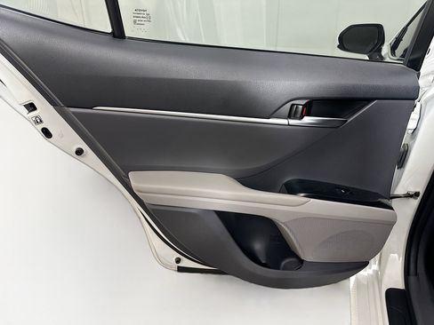 Used 2018 Toyota Camry LE FWD image 24