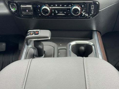 New 2026 GMC Sierra 1500 SLT image 14