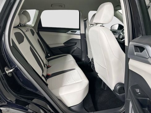 Certified 2025 Volkswagen Taos SE image 20