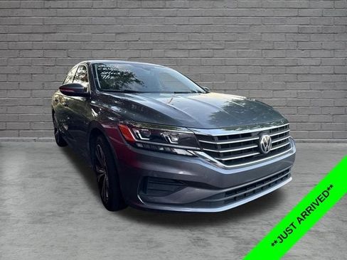 Used 2021 Volkswagen Passat 2.0T SE FWD image 1