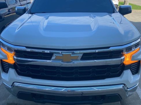 Used 2024 Chevrolet Silverado 1500 LT AWD/4WD image 2