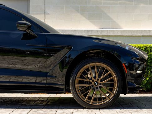 Used 2025 Aston Martin DBX 707 image 18