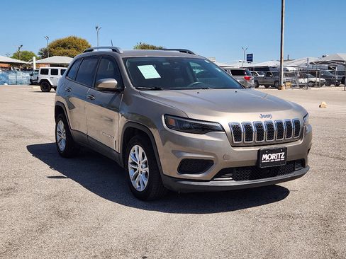 Used 2021 Jeep Cherokee Latitude image 3