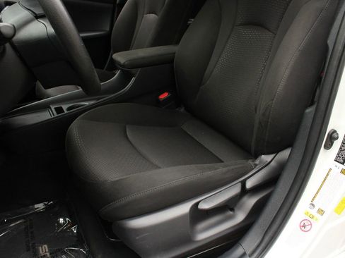 Used 2019 Toyota Prius LE w/ Carpet Mat Package FWD image 17