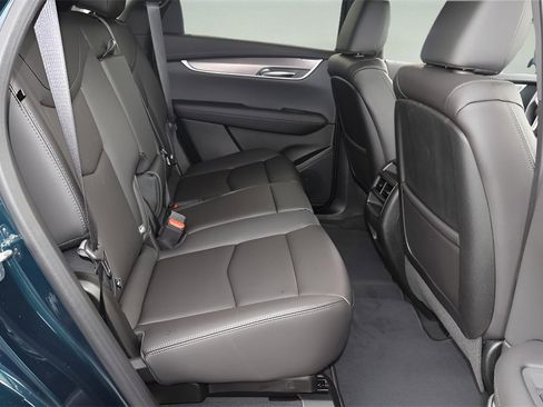 New 2026 Cadillac XT5 Luxury image 17