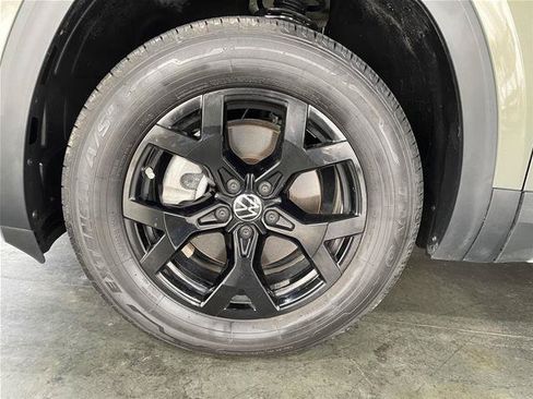 Used 2024 Volkswagen Atlas Peak Edition SEL AWD/4WD image 10