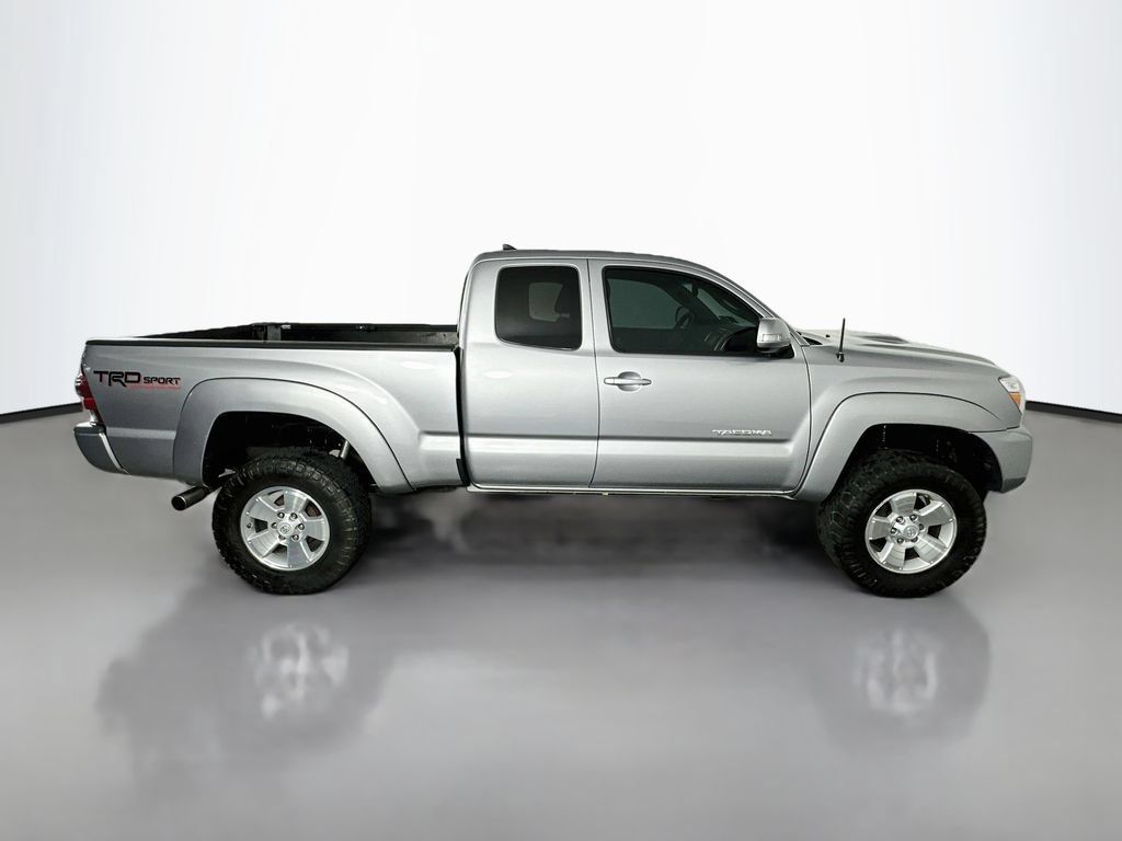 Used 2015 Toyota Tacoma 4x4 Access Cab V6 w/ TRD Sport Package image 8