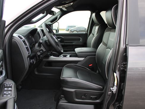 Used 2025 RAM 3500 Laramie w/ Night Edition AWD/4WD image 18