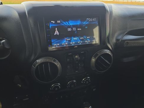 Used 2018 Jeep Wrangler Unlimited Sport S AWD/4WD image 21