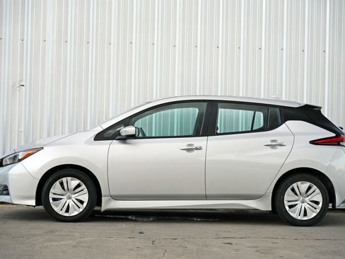 Used 2025 Nissan Leaf S image 8