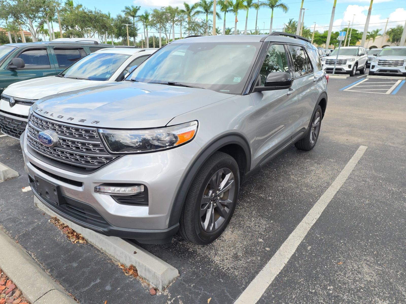 Used 2023 Ford Explorer XLT w/ Equipment Group 202A AWD/4WD image 2
