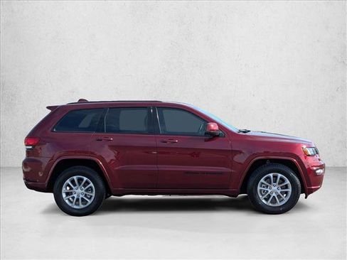 Used 2021 Jeep Grand Cherokee Laredo X image 4