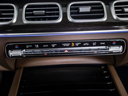 Used 2025 Mercedes-Benz GLS 450 4MATIC image 32