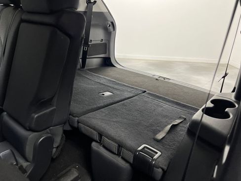 Used 2023 Toyota Highlander LE image 25