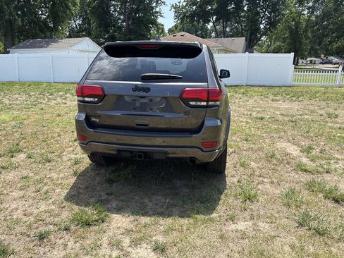 Used 2019 Jeep Grand Cherokee Altitude AWD/4WD image 6