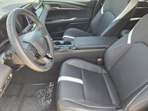 Used 2025 Toyota Camry SE FWD image 12
