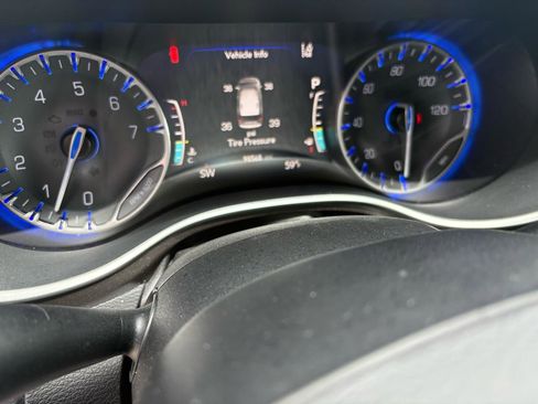 Used 2020 Chrysler Pacifica Touring w/ Advanced Safetytec Group FWD image 14