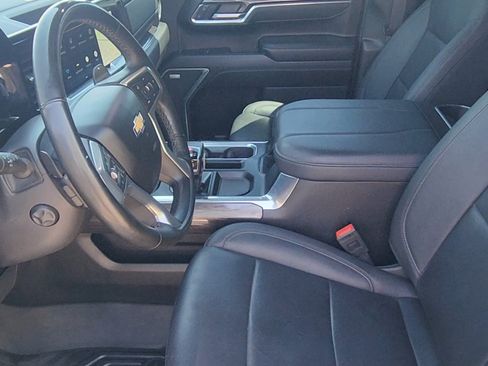 Used 2025 Chevrolet Silverado 1500 LTZ AWD/4WD image 17