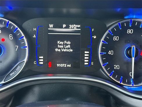 Used 2020 Chrysler Pacifica Touring-L image 13