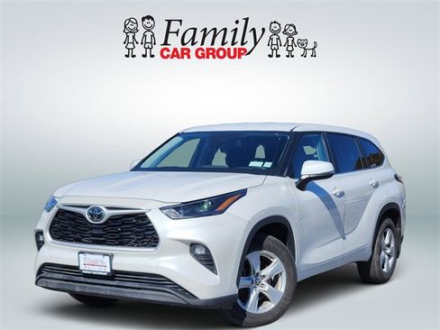 Certified 2024 Toyota Highlander LE image 1