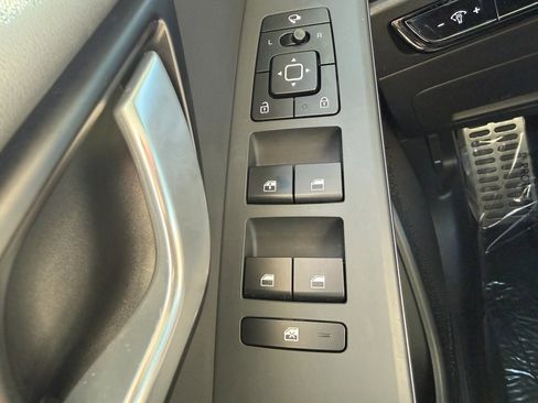 Used 2023 Kia Niro EX Touring image 28