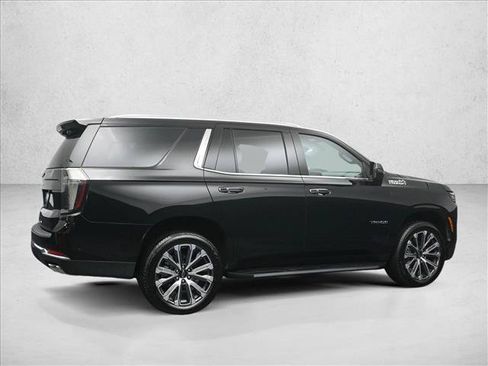 Used 2025 Chevrolet Tahoe High Country AWD/4WD image 2