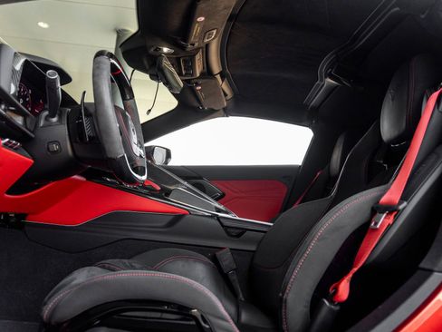 Used 2023 Chevrolet Corvette Z06 w/ Z07 Performance Package RWD image 26