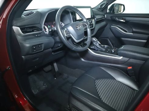 Used 2023 Toyota Highlander XSE image 18
