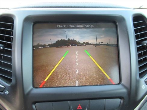 Used 2014 Jeep Cherokee Limited w/ Luxury Group image 28