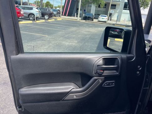 Used 2018 Jeep Wrangler Sport AWD/4WD image 12