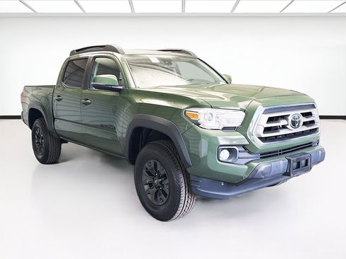 Used 2021 Toyota Tacoma SR5 w/ Technology Package RWD image 3