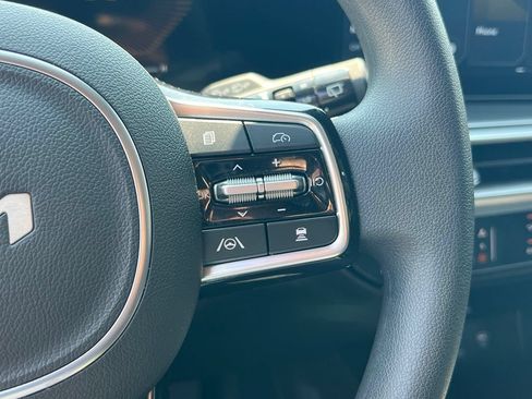 Certified 2025 Kia Sorento LX FWD image 21