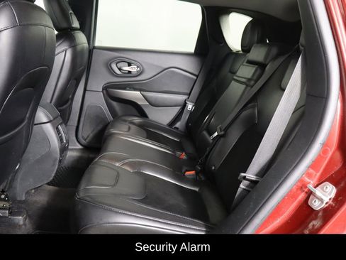 Used 2019 Jeep Cherokee Latitude Plus w/ Comfort/Convenience Group image 16