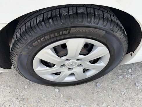 Used 2010 Toyota Camry LE image 11