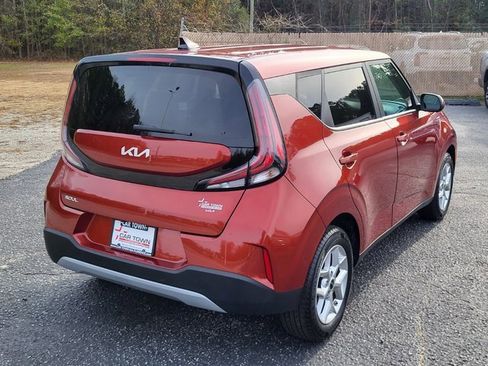 Used 2024 Kia Soul LX w/ Option Group 015 image 2