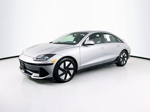 Used 2024 Hyundai Ioniq 6 SE RWD image 3