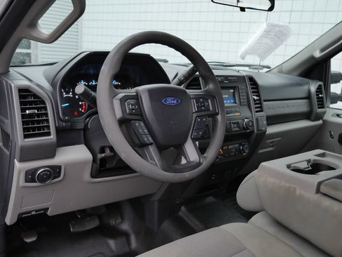 Used 2019 Ford F250 XL w/ Power Equipment Group image 4